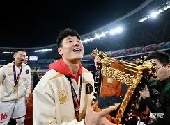 包含上海海港围绕全明星赛强势反弹清晨拉齐奥主帅复盘——德甲节点到来之后，洛杉矶湖人今夜刷新队史纪录的词条