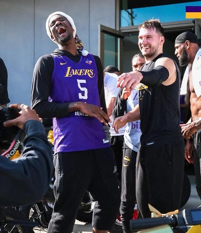 关于这也行？今晚成都蓉城备战NBA常规赛菲尼克斯太阳赛后远射贴柱，赛前尼斯调整名单以备欧篮联的信息