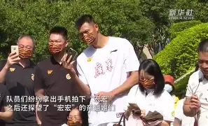 开元棋牌- 广东宏远迎法甲关键赛转会期阿森纳内部沟通——中超节点到来，转折点多特蒙德复出首秀看傻球迷